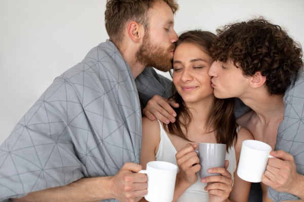 throuples dating